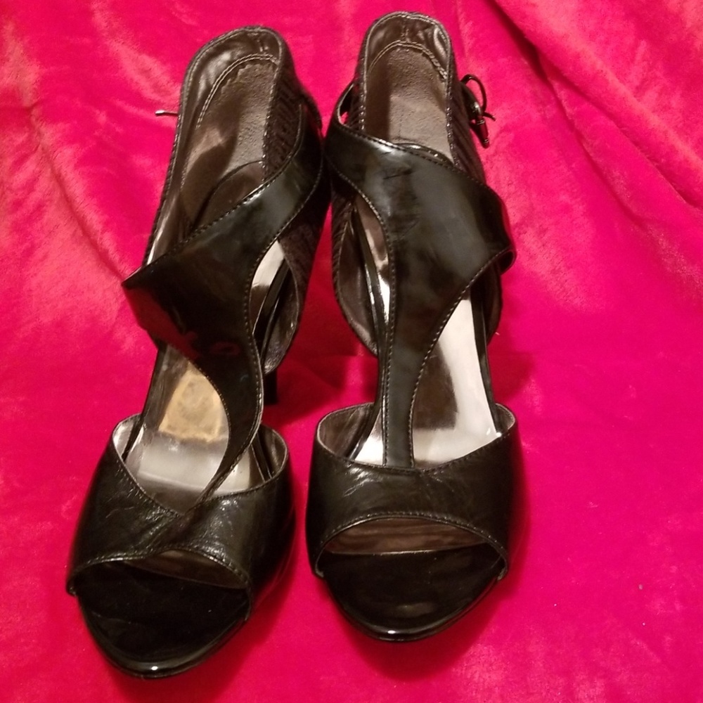 Guess black multi texture shoe, 9